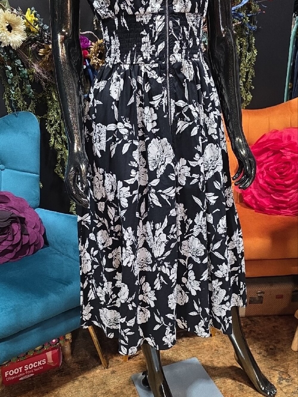 She + Sky Black and White Floral Zip-Front Midi Dress w/ Pockets - Picture 5 of 12